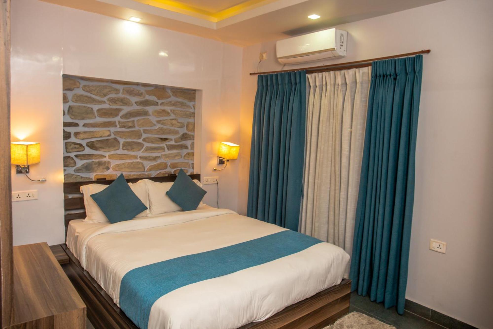 Chautari Boutique Hotel Pokhara Dış mekan fotoğraf